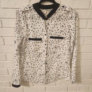 Star Print Button-Up Blouse in White and Black